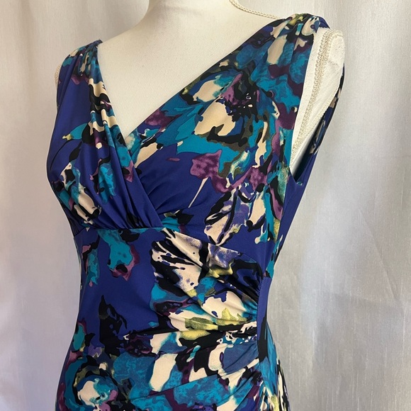 Stretchy, beautiful, V-neck, multiple colored dress - Picture 2 of 11